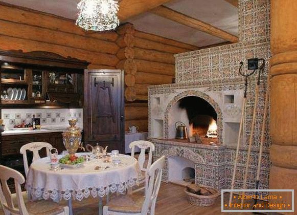 Ruski etnični slog v notranjosti - fotografija v zasebni hiši
