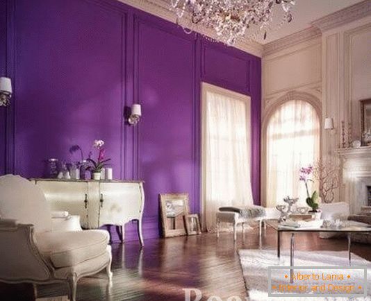 Vijolična barva v notranjosti dnevne sobe комнаты