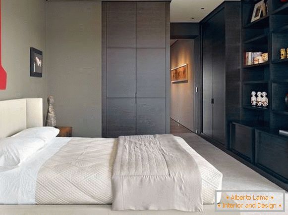 Eleganten dizajn spalnice z garderobo z vgrajenim pohištvom