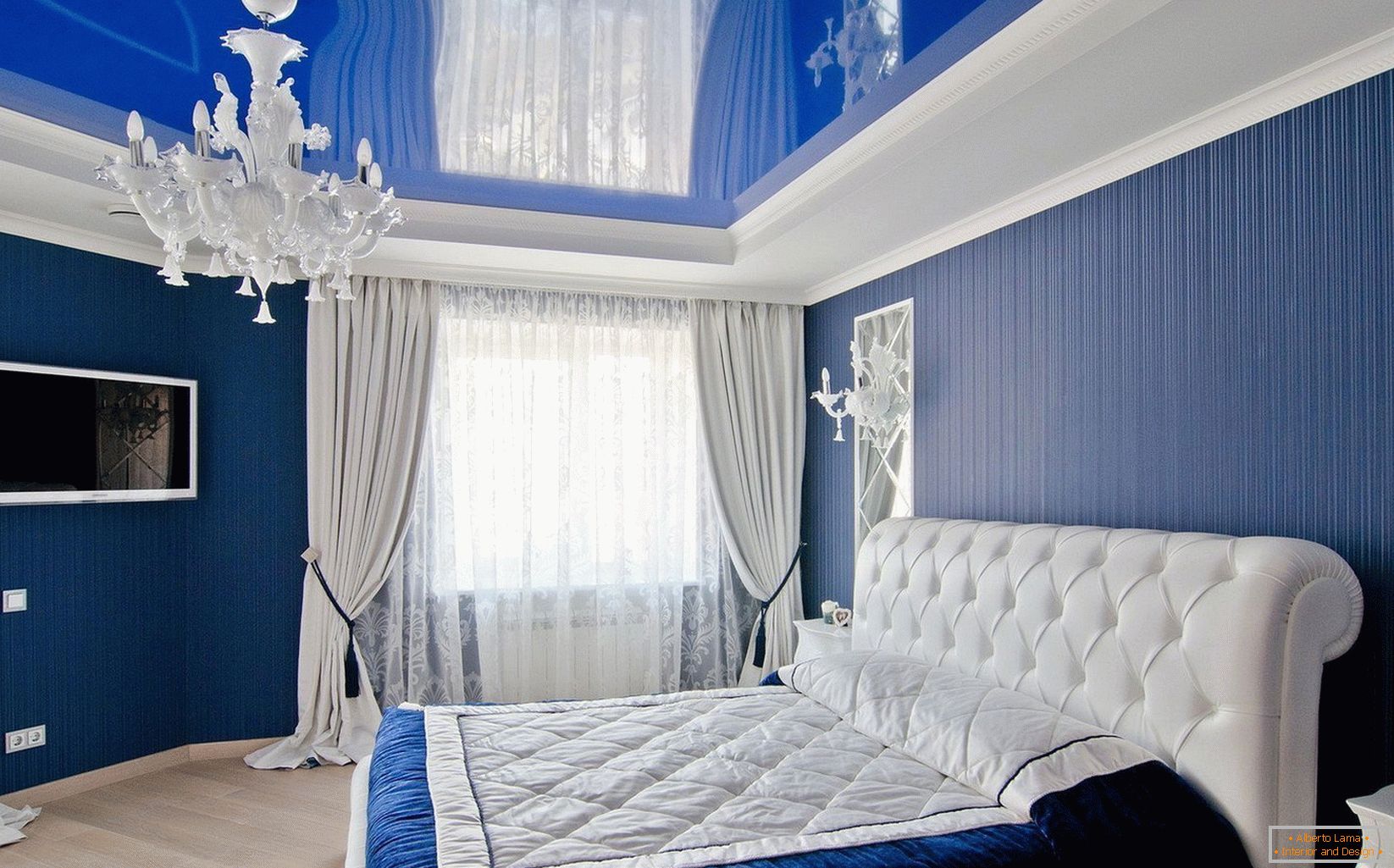 Modri ​​strop v spalnici