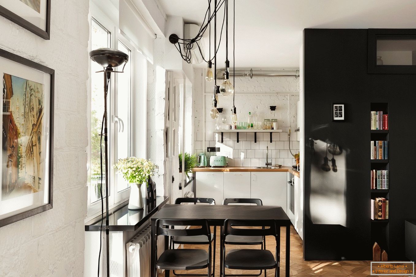 Zasnova majhne kuhinje v črno-beli barvi