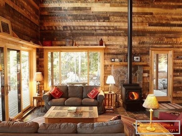 Notranjost lesene hiše iz bara v notranjosti - fotografija dnevne sobe