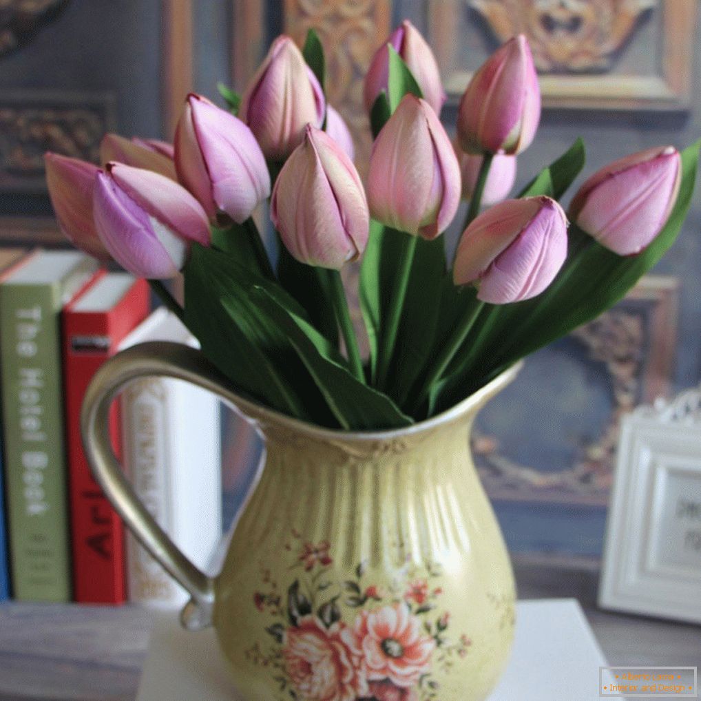 Monobook iz umetnih tulipanov