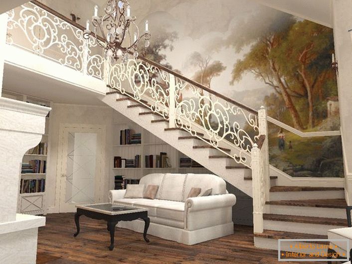 Presenetljiva harmonija elegantnega stopnišča in notranjost hiše v mediteranskem slogu.