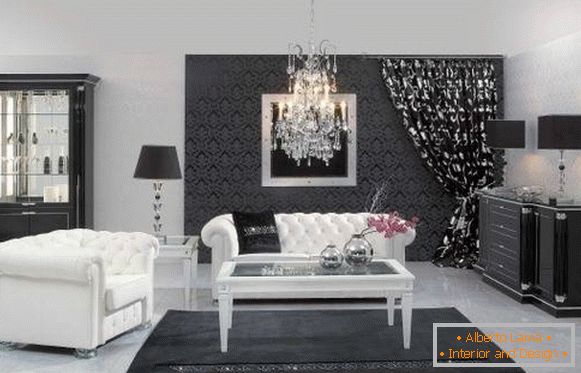 Črno-bela soba s kristalno lestenci