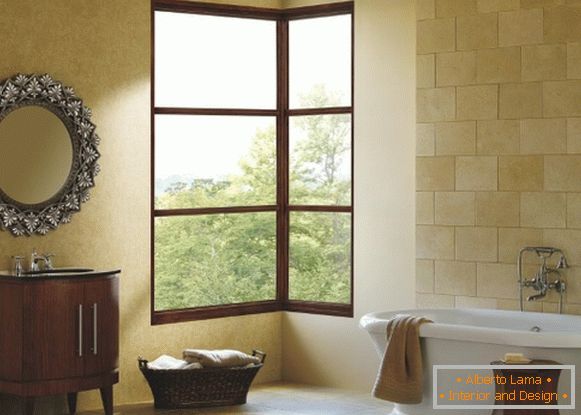 Najboljši okenski dizajn - fotografija vogalnega okna v kopalnici