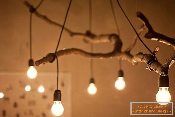 Kako narediti stropno svetilko z dreves z lastnimi rokami