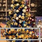 Obleka in kroglice na božično drevo