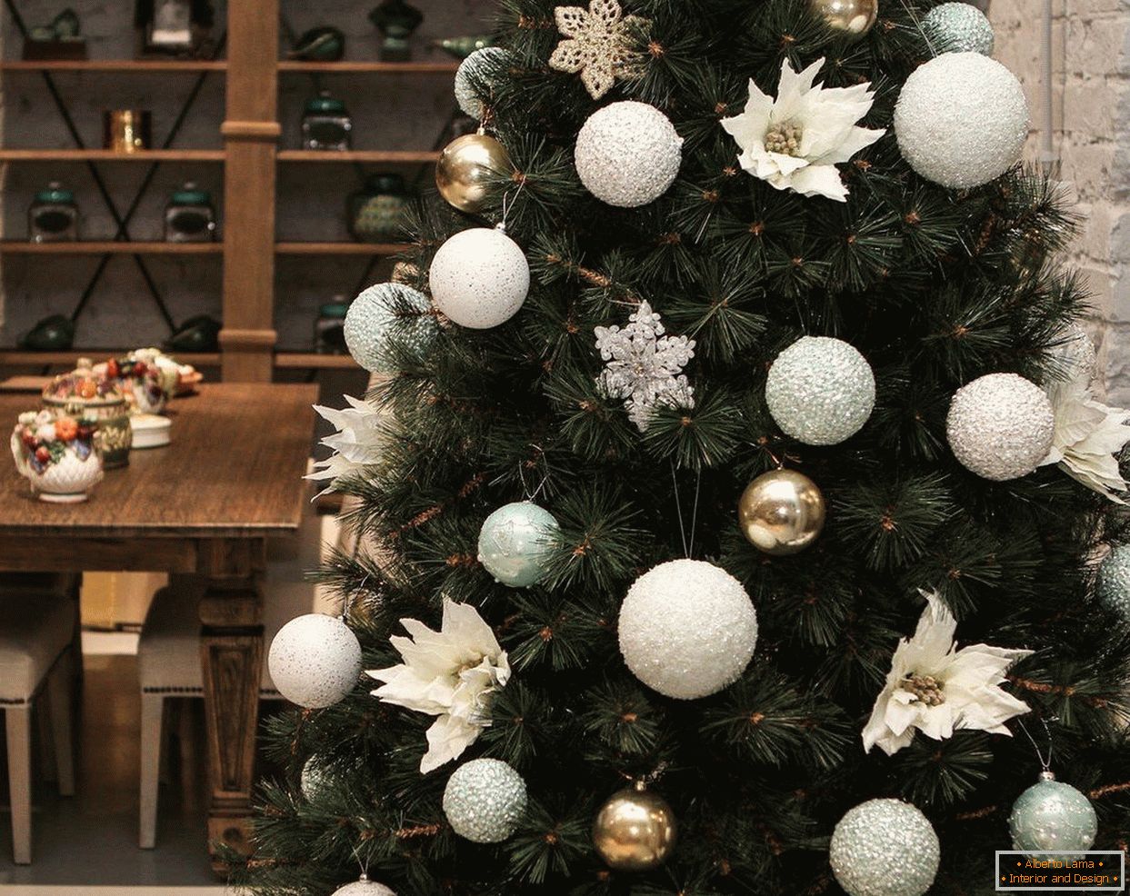 Bele kroglice na božično drevo