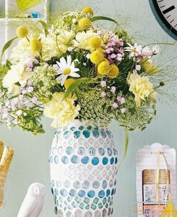 Vaze za dekoracijo z barvnimi kamni