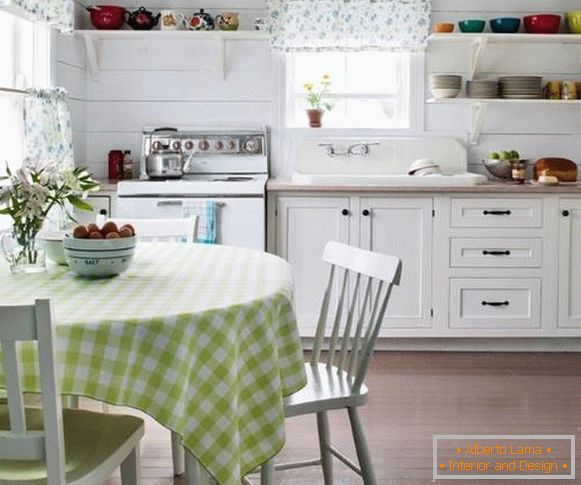 Kuhinjske zavese bele barve z modrim vzorcem slike 2016