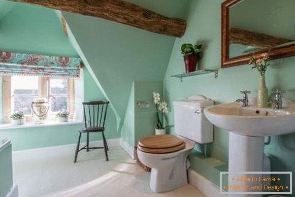 Lep notranjost kopalnic - fotografija kopalnice v meta-zeleni barvi