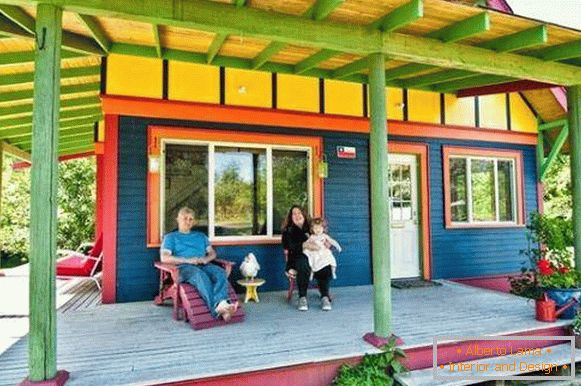 Najbolj neverjetna barva fasade hiše na fotografiji
