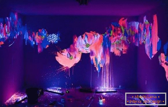Ideje za dekoracijo doma - fotografije luminiscenčnih vzorcev na stenah