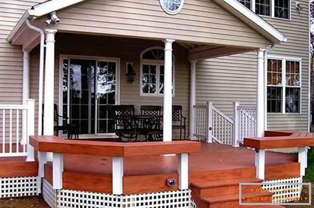 oblikovanje verande lesene hiše