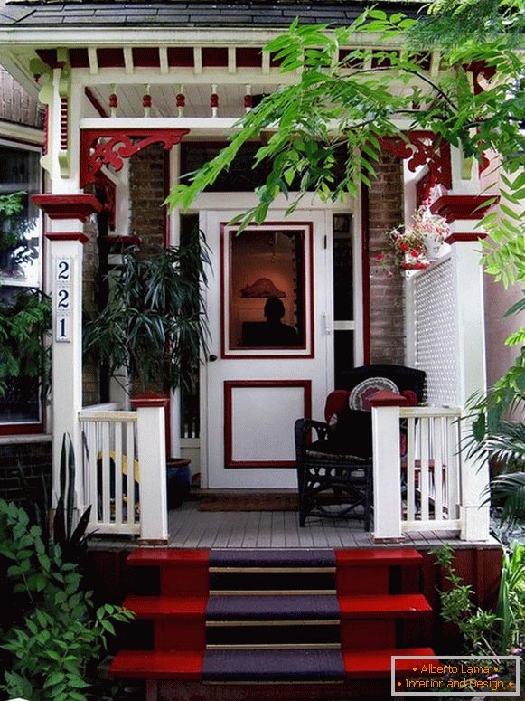 oblikovanje verande lesene hiše фото