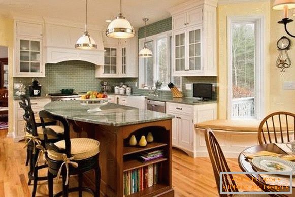 Rumeno-zelena kuhinja v rustikalnem slogu - fotografija v zasebni hiši