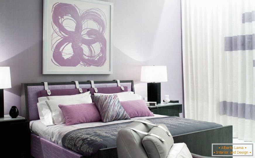Lilac barve v sodobni spalnici