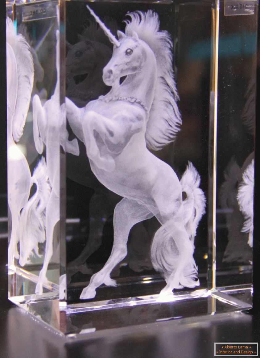 Lasersko 3D graviranje konja v steklu