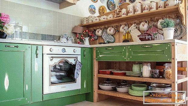 dekor majhne kuhinje v slogu Provence