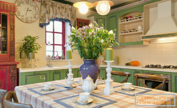 majhna kuhinja v slogu Provence fotografije интерьер 