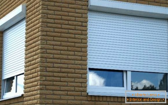 kovinske lopute na oknih, fotografija 21