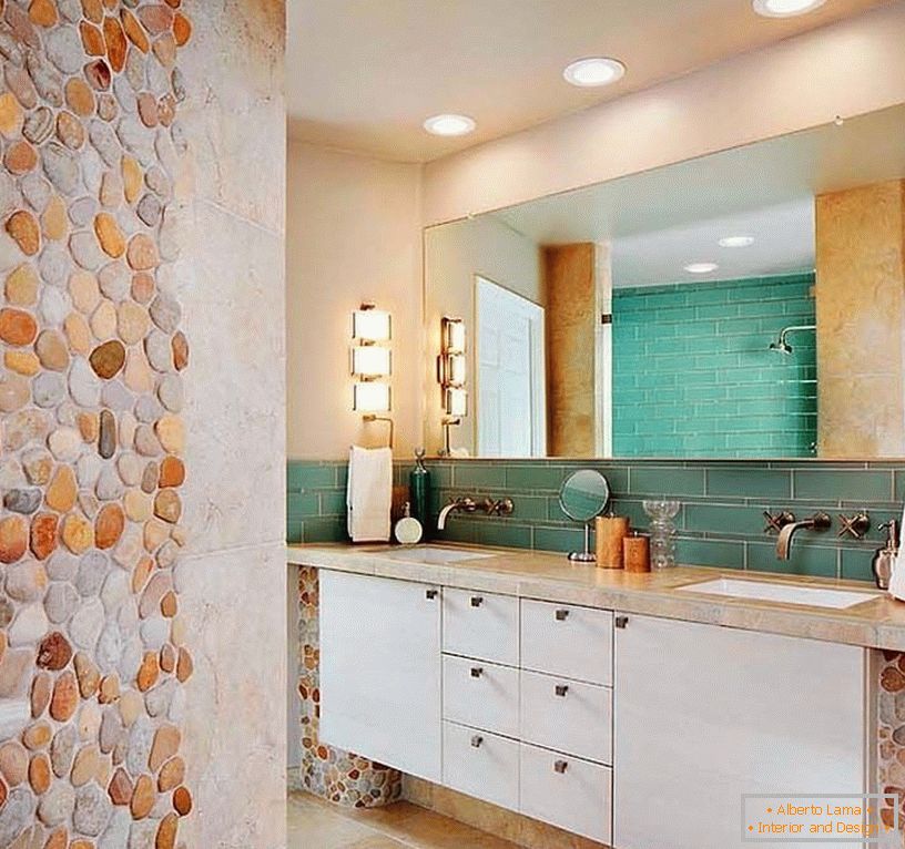 Mozaik iz kamna v notranjosti kopalnice