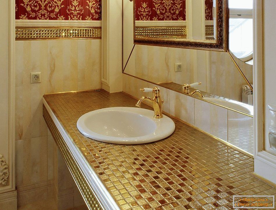 Mozaična ploščica majhnih elementov v kopalnici
