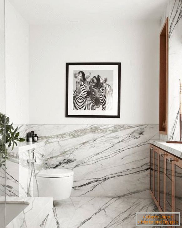 Črno-beli marmor v kopalnici