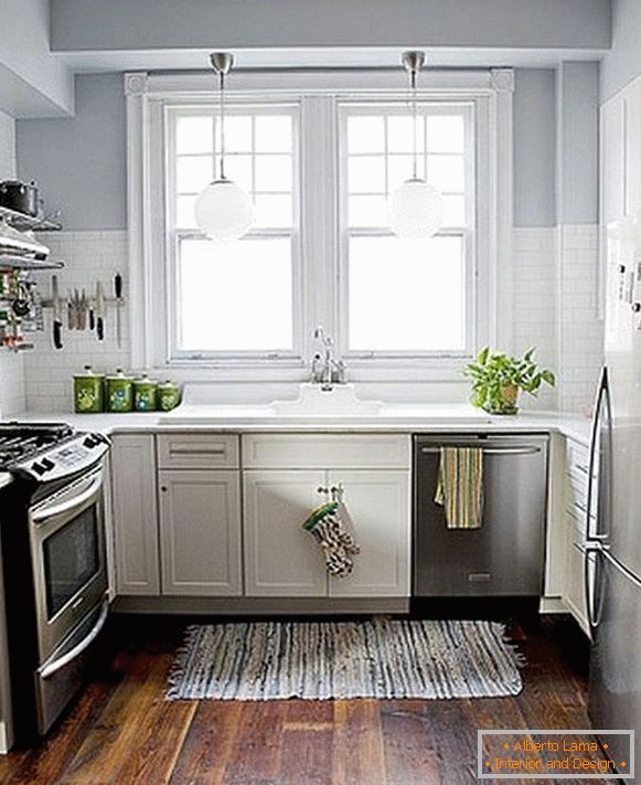 Kuhinja v beli-sivi barvi