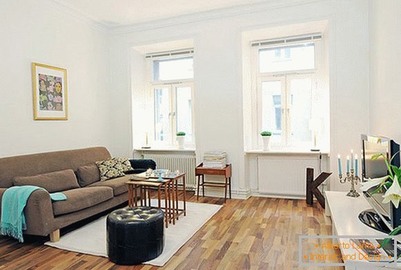 Dnevna soba majhnega stanovanja na Švedskem