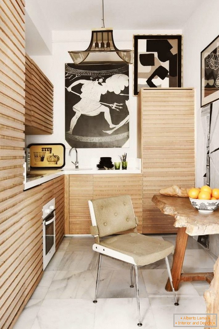 čudovito-leseno-kuhinja-set-v-majhen-kuhinja-prostor-skupaj-z-les-dining-miza-in-retro-stol-tudi-lepa-obesek-dekor