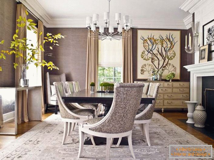 Dnevna soba v neoklasičnem slogu. Notranjost elegantno združuje preprostost, skromnost in eleganco.