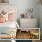 Elementi dekor v spalnici za dekle