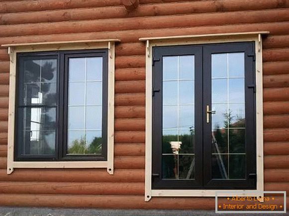 okna v leseni hiši