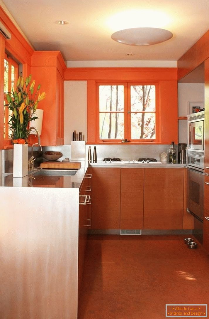 Stene, oranžne barve