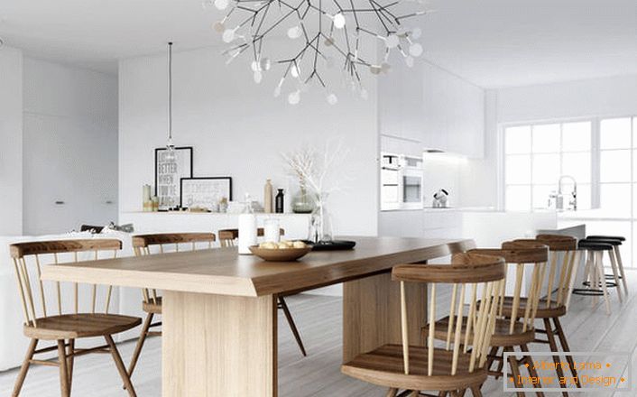 Elegantna jedilnica v stilu skandinavskega minimalizma.