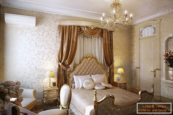 Samo primerno izbrano pohištvo, kot v tej spalnici, lahko postane živahen primer baročnega sloga.