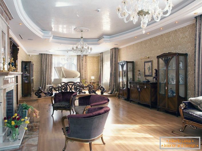 Elegantna rešitev za organiziranje notranjosti dnevne sobe v slogu romantike.