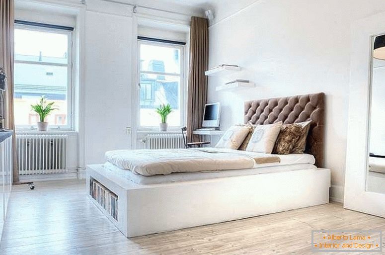 Elegantna spalnica majhnega apartmaja na Švedskem