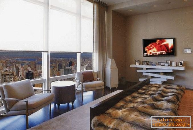 Zasnova spalnice s panoramskimi okni v mestnem stanovanju