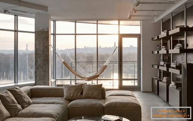 Panoramsko okno v stanovanju - fotografija zasnove dnevne sobe