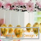 Lesten cvetja in zlatih jajc