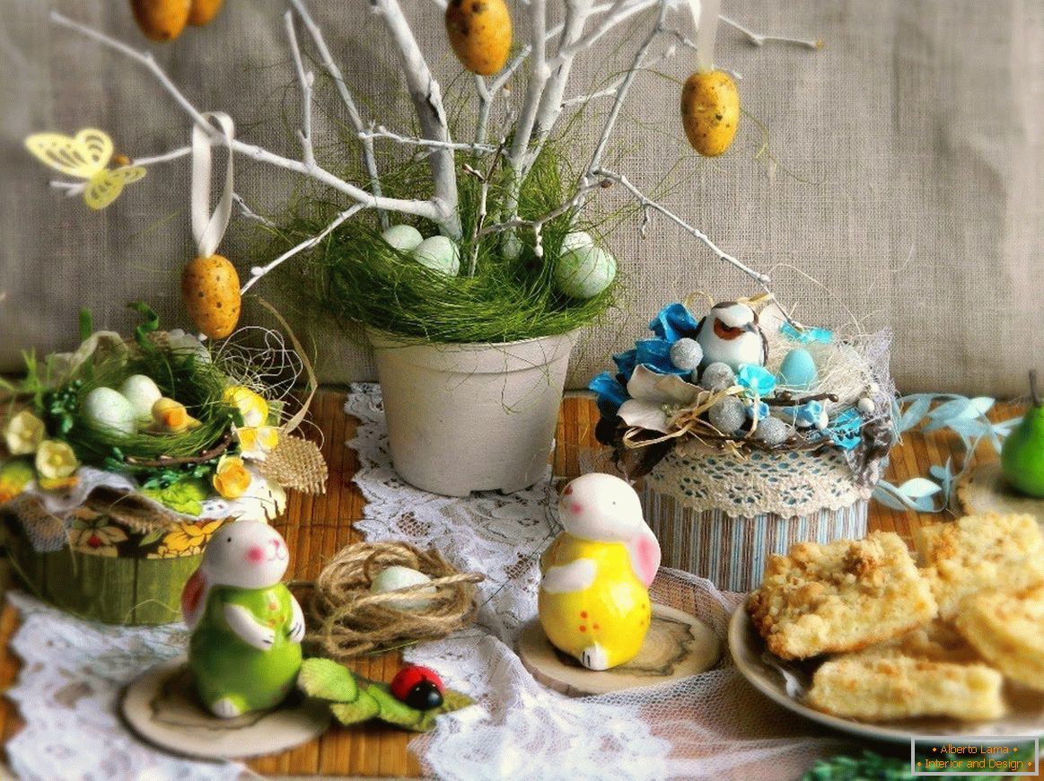 Velikonočni zajček na mizi