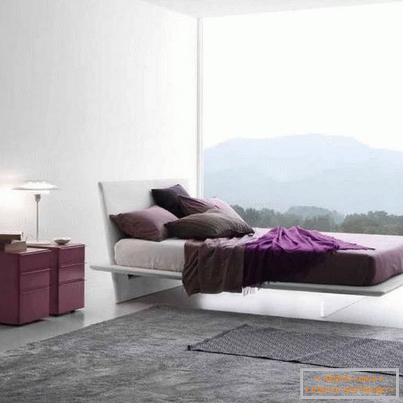 Moderna postelja s prozornimi nogami