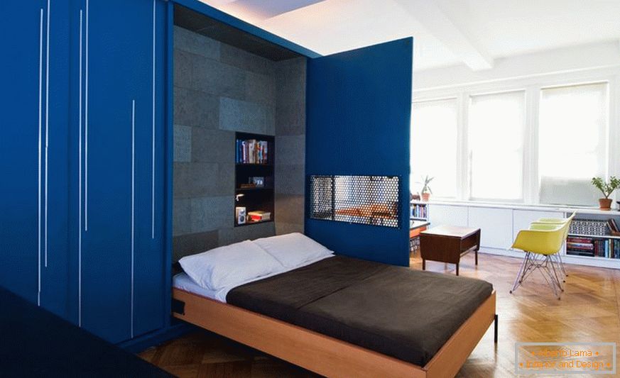 Zložljiva postelja v oblikovanju majhnega apartmaja
