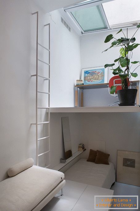 Notranjost majhnega večstanovanjskega stanovanja