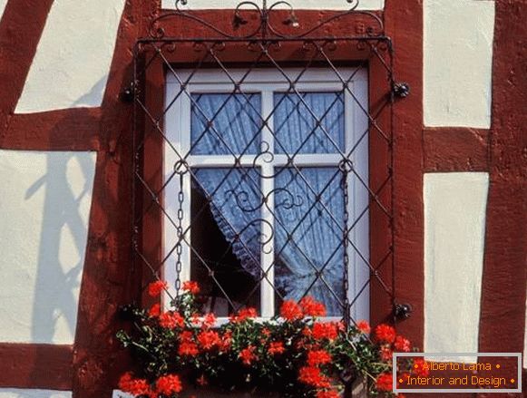 Vrste rešetk za okna - kovani dekorativni
