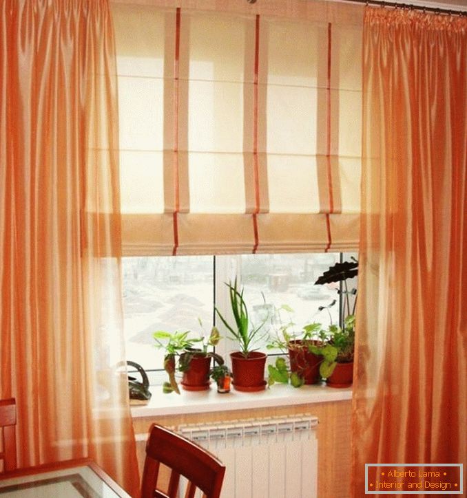 Roman zavese fotografija za plastična okna v kuhinji