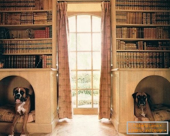 Kabin za pse v knjižni regali